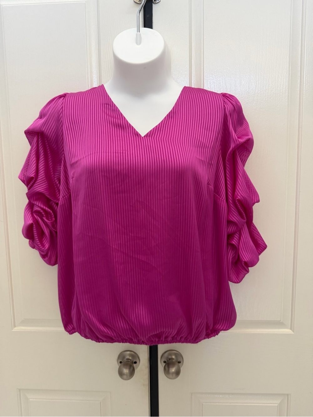 Vince Camuto Fuchsia V-Neck Ruffle Sleeve Blouse Sz 1X